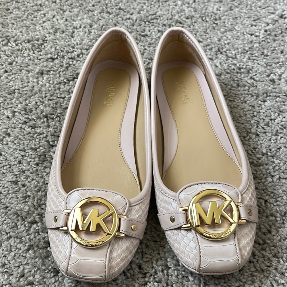 Michael Kors flats sizes 6